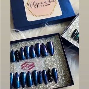 Vibranium||Press-on Nail Set